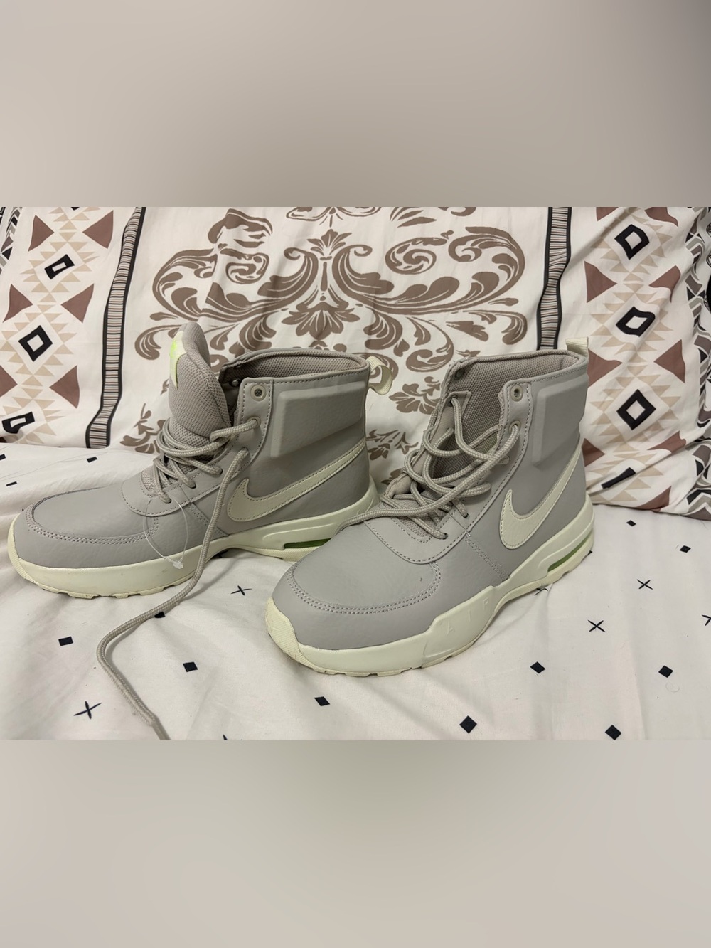 Nike Air Max Goaterra 2.0 GS Boots Gray DC9515-002 Size 7Y NEW